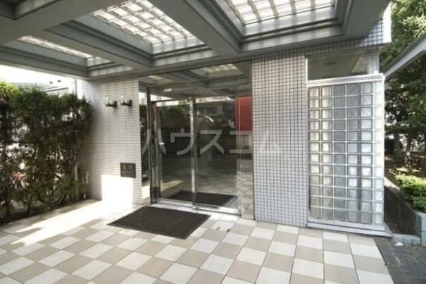 18/27 エントランス