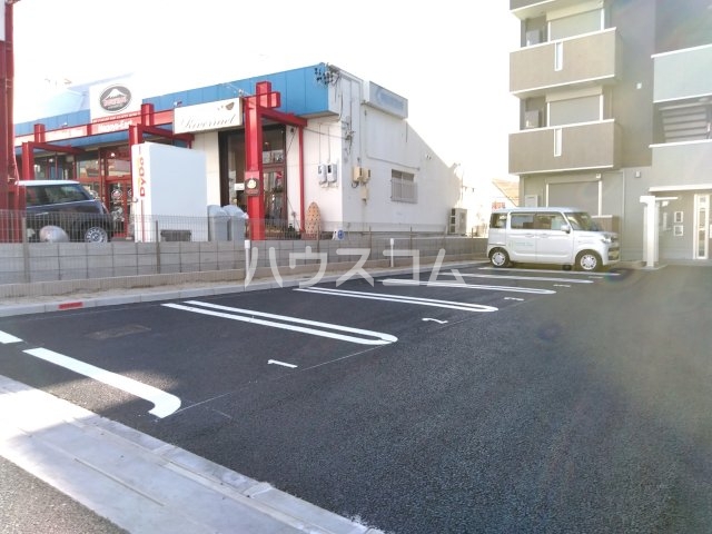 27/30 駐車場