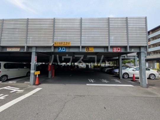 23/26 駐車場