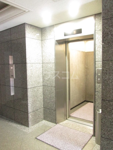 17/20 エントランス