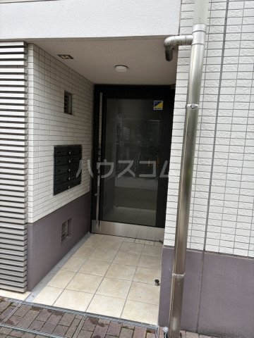 28/30 エントランス