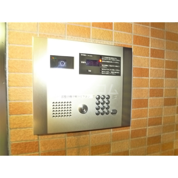 16/25 エントランス