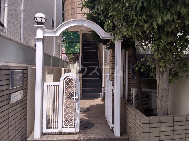 20/30 エントランス