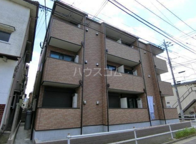 18/22 エントランス