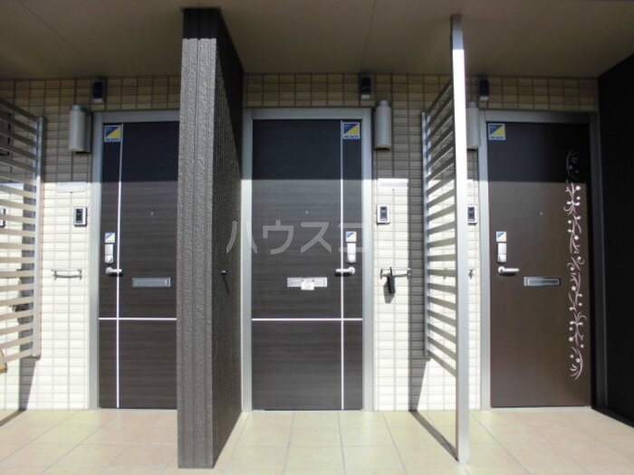 21/30 エントランス