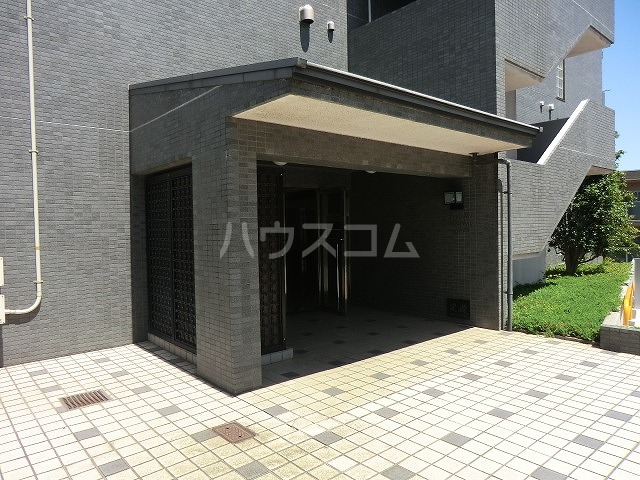 21/30 エントランス