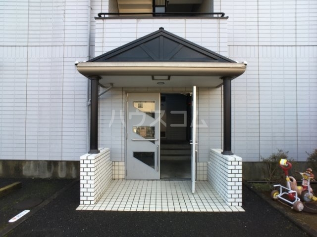 27/30 エントランス