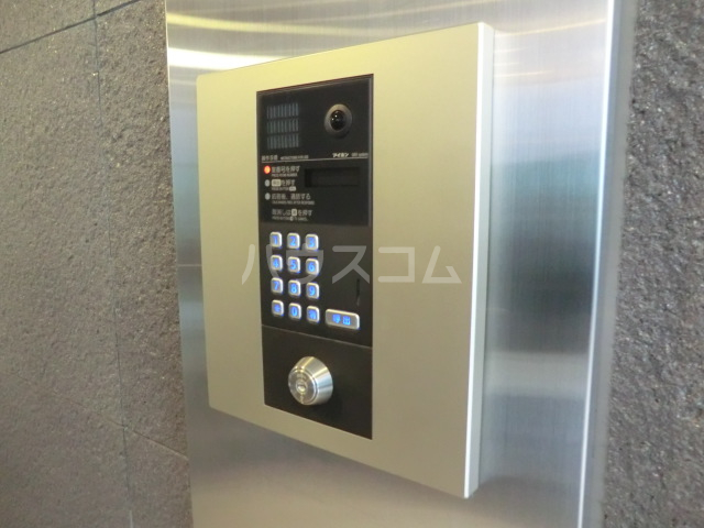 24/30 エントランス