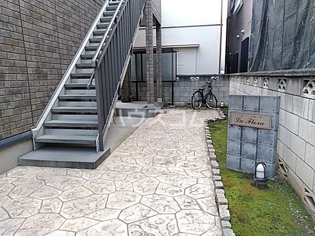 25/30 エントランス