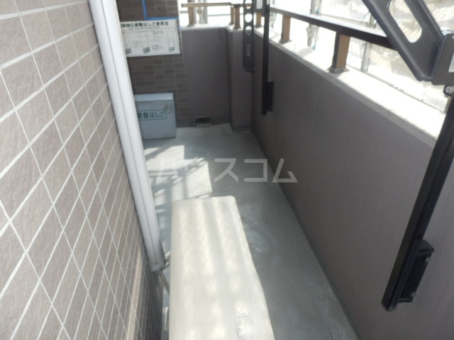 18/27 バルコニー