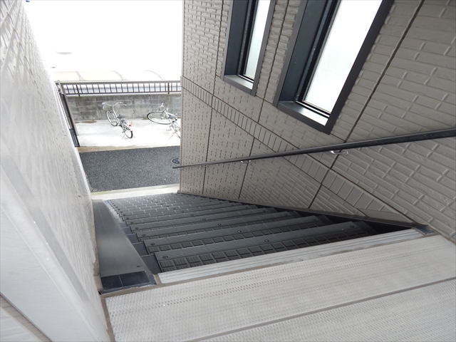 26/30 エントランス