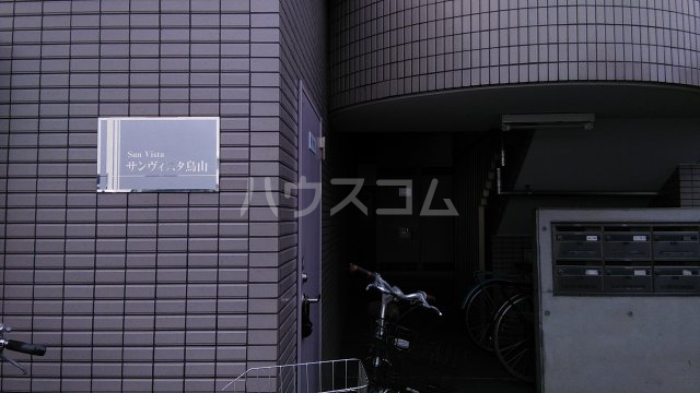26/30 エントランス