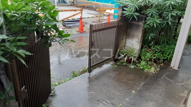 22/28 エントランス