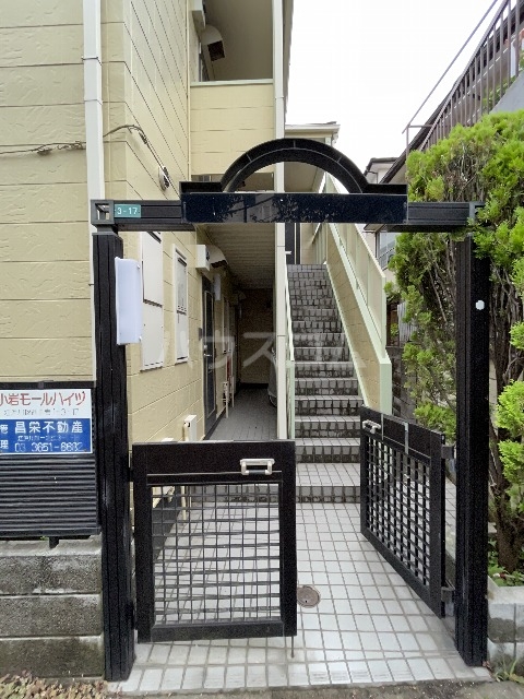 18/25 エントランス