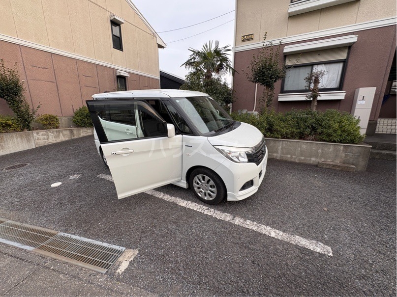27/30 駐車場
