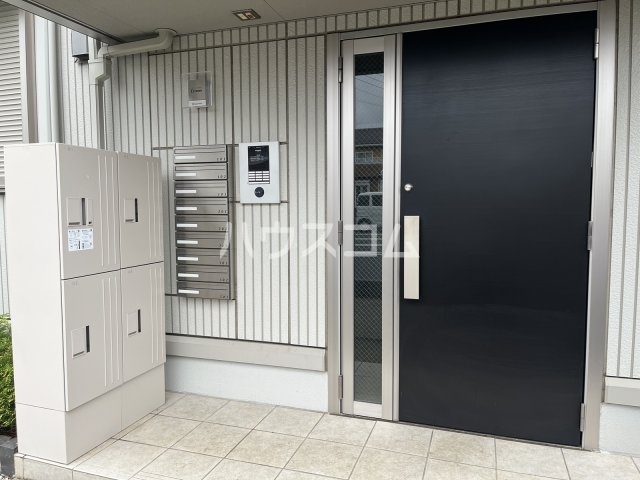 28/30 エントランス