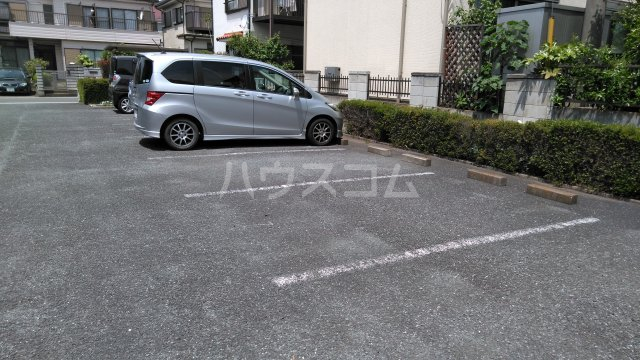 28/30 駐車場