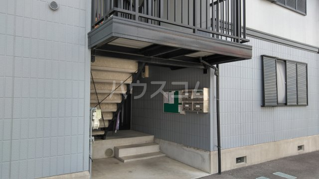 27/30 エントランス