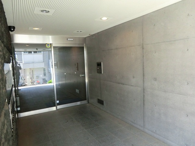 18/28 エントランス