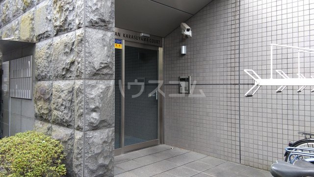 27/30 エントランス