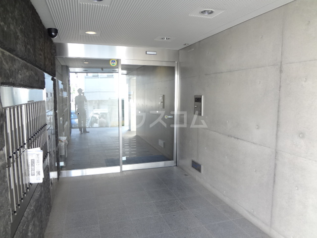 27/30 エントランス