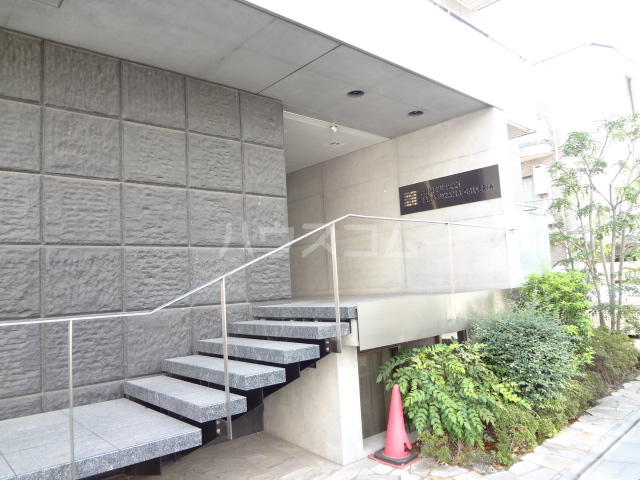 28/30 エントランス