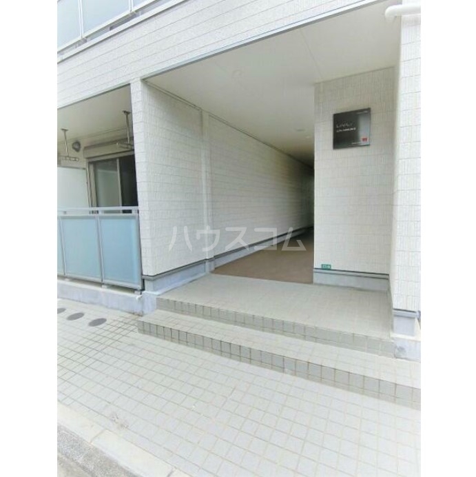 26/30 エントランス