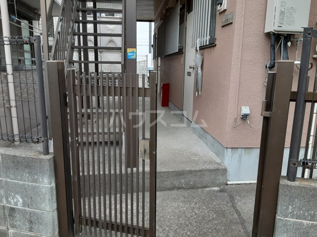 2/3 エントランス