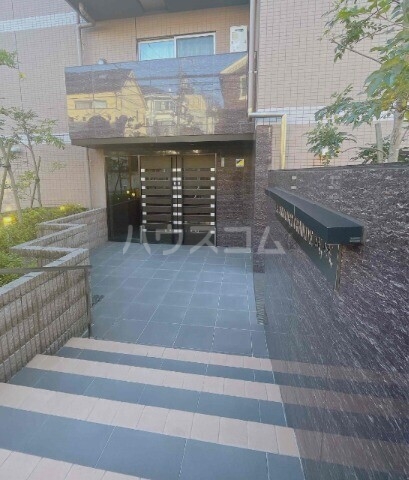 17/27 エントランス