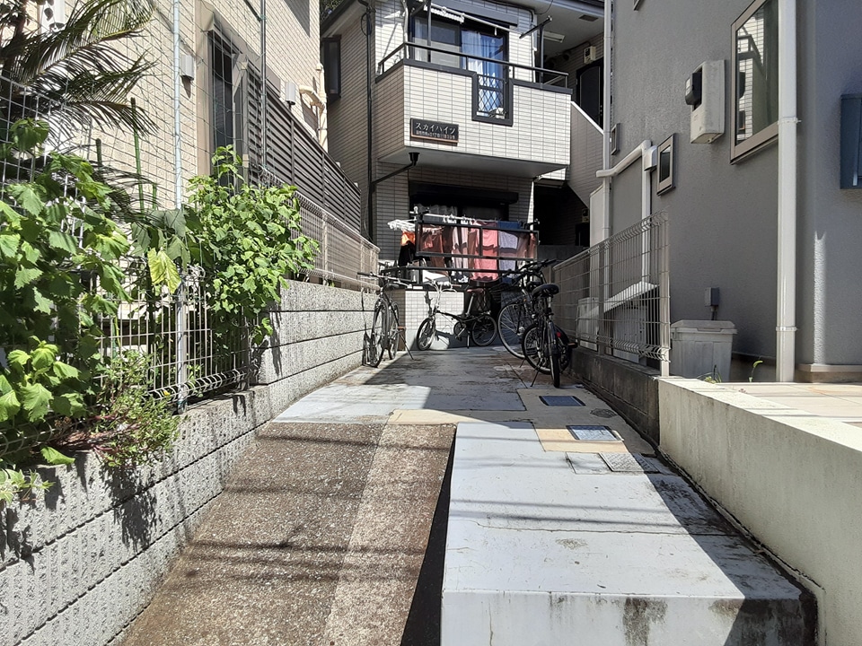 21/30 エントランス