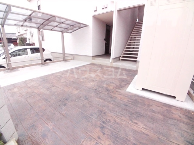 21/25 エントランス