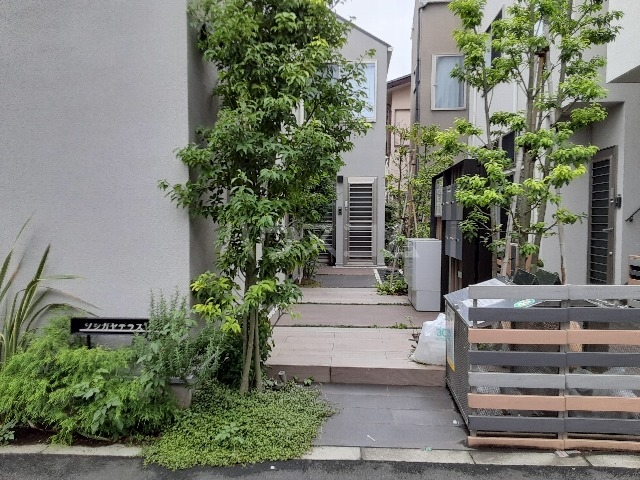 28/30 エントランス