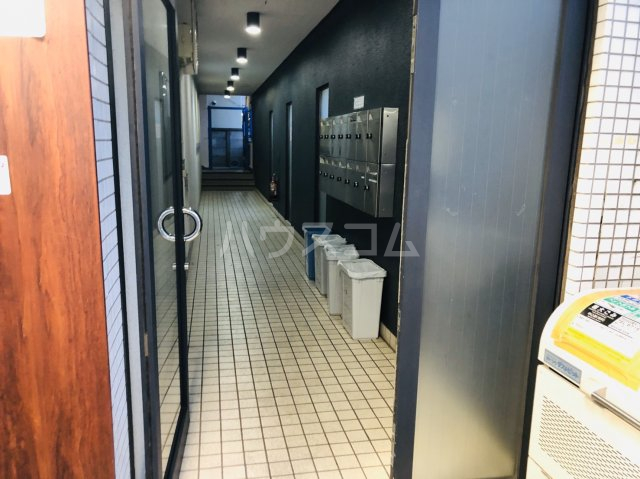 28/30 エントランス