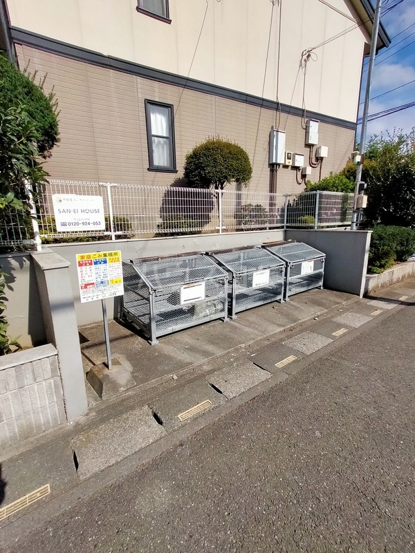 27/30 駐車場