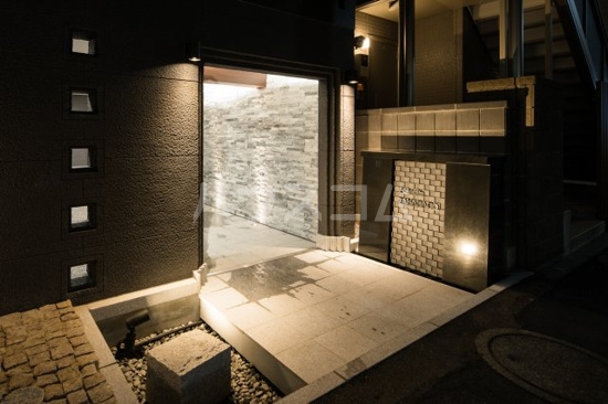 16/20 エントランス