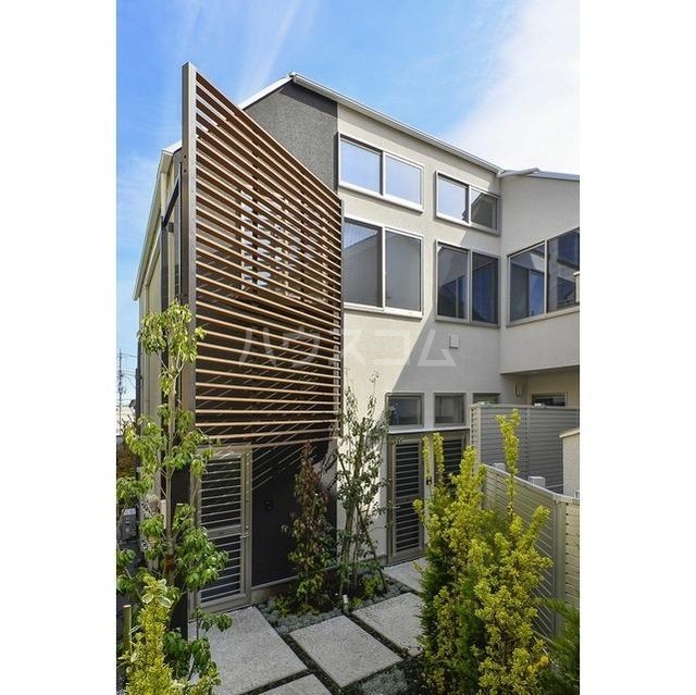 13/18 エントランス