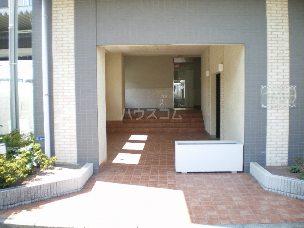 19/28 エントランス