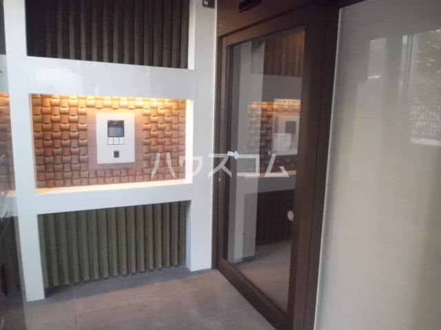 26/30 エントランス