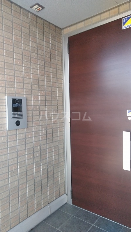 26/30 エントランス