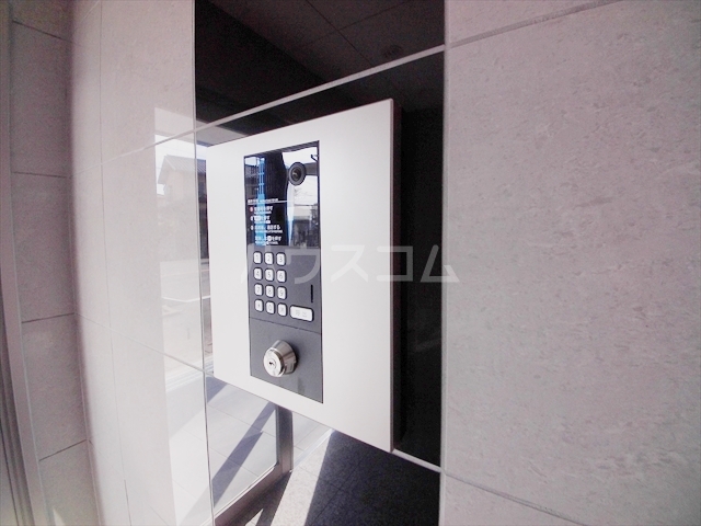 18/23 エントランス