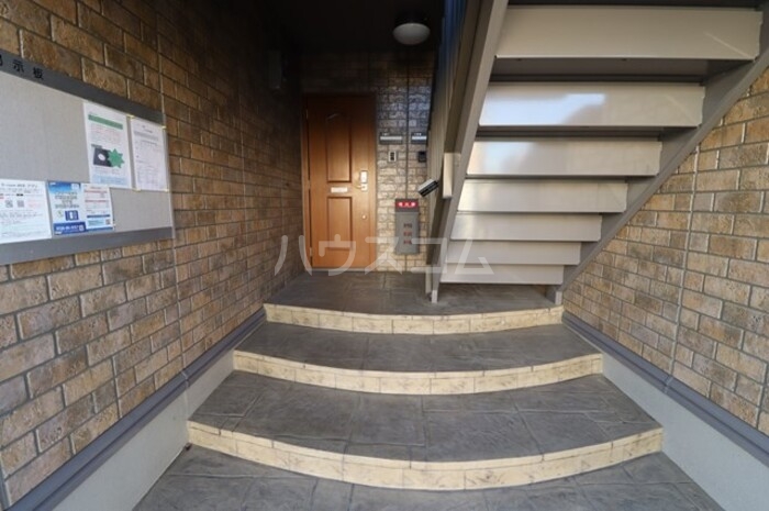 26/30 エントランス