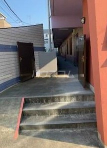 20/23 エントランス