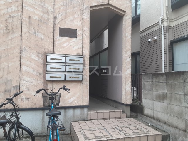 27/30 エントランス