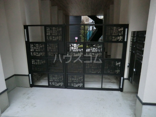25/30 エントランス