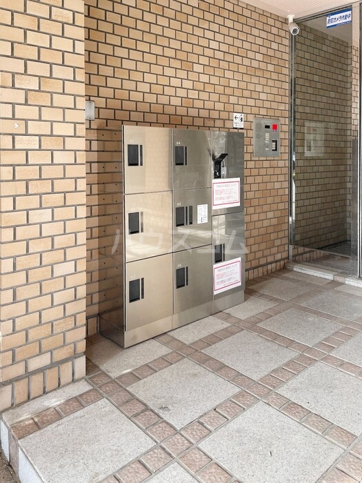 27/30 エントランス