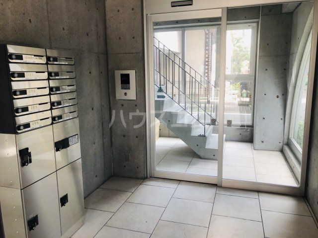 28/30 エントランス