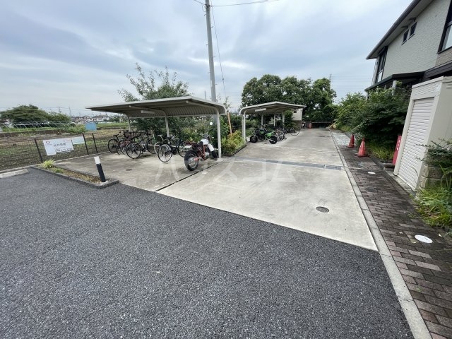 27/30 駐車場