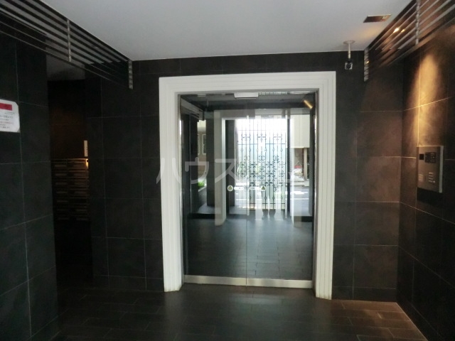 22/28 エントランス