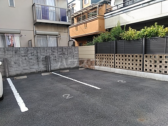 2/4 駐車場