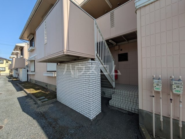 26/30 エントランス